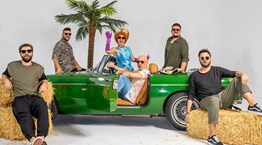 Κι αν ο Νίκος Μουτσινάς είναι η σάτιρα που αρμόζει στην ελληνική τηλεόραση;