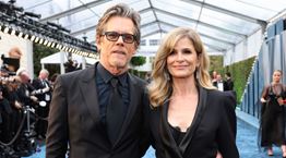 Ο Kevin Bacon έμαθε ότι είναι συγγενής με τη γυναίκα του