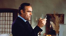 Όταν ο James Bond έπινε ουίσκι
