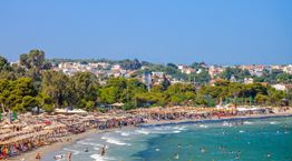 Πόσο κοστίζει η είσοδος στις οργανωμένες παραλίες της Αττικής