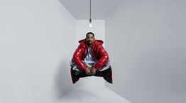 O Will Smith νικά τη βαρύτητα στη νέα καμπάνια της Moncler