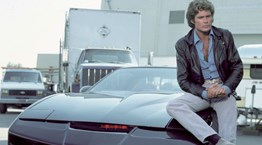 Ο David Hasselhoff βγάζει στο σφυρί τον K.I.T.T.