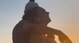 Dua Lipa και Romain Gavras μαζί στην Ελλάδα