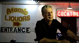 Anthony Bourdain: Ο άνθρωπος που έφαγε τον κόσμο και κατασπάραξε τον ίδιο του τον εαυτό