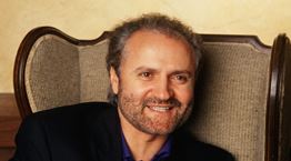 Η δραματική ιστορία του βασιλιά της μόδας Gianni Versace