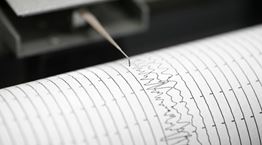 900 σεισμοί ανάγκασαν χιλιάδες Ισλανδούς να εγκαταλείψουν τα σπίτια τους