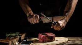 Γιατί οι σεφ του Instagram και του TikTok ρίχνουν ξύλο στο φαγητό τους;