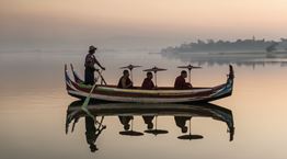 Στις χρυσές παγόδες και τα χωριά της Μιανμάρ