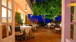 Χρυσοί Σκούφοι 2025: Αυτά είναι τα καλύτερα εστιατόρια της Ελλάδας