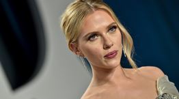Φήμες λένε ότι θα δούμε τη Scarlett Johansson στο Jurassic World 4