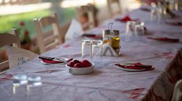 Τρομάξαμε με το πόσο κοστίζει το πασχαλινό τραπέζι φέτος