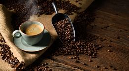 Υπάρχει συγκεκριμένη ώρα που πρέπει να πιεις τον καφέ σου για να σε &#39;πιάσει&#39;