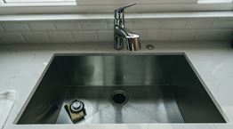 Το κόλπο για να αποφύγεις τις δυσάρεστες μυρωδιές στο σπίτι, όταν επιστρέφεις απ' τις διακοπές