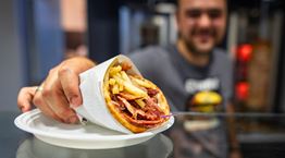 Σουβλατζίδικο στην Αθήνα δέχεται πληρωμές σε Bitcoin