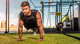 Τρικ από έναν κορυφαίο trainer για περισσότερα push-ups