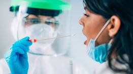 Όλα τα συμπτώματα του κορονοϊού σύμφωνα με τον Ηλία Μόσιαλο