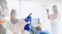 Γιατί ξαναβγαίνουν θετικοί όσοι αναρρώνουν από τον κορονοϊό