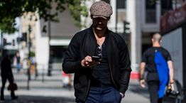 Μαύρο t-shirt και τον χειμώνα