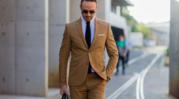 Η διαχρονική αξία της μονόχρωμης γραβάτας