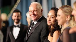 O Anthony Hopkins γιορτάζει 48 χρόνια νηφάλιος