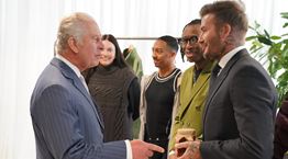 Το ασυνήθιστο δώρο του David Beckham στον βασιλιά Κάρολο