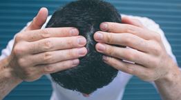 Τρίχες και διακρίσεις: Κι αν υπάρχει ρατσισμός για την εμφύτευση μαλλιών;