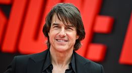 O Tom Cruise τρώει ποπ κορν και το ίντερνετ παραληρεί