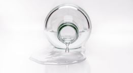 Τα σημάδια που δείχνουν ότι δεν πίνεις αρκετό νερό