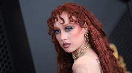 Όλοι μιλούν για την topless εμφάνιση της Chappell Roan στα Grammys 2026