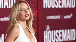 Γυμνή και ολόχρυση η Sydney Sweeney σε εξώφυλλο περιοδικού