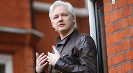 Σε άλλα νέα, ο Roger Waters θέλει να χρηματοδοτήσει το WikiLeaks