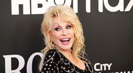 Dolly Parton, τι κάνεις στο TikTok;