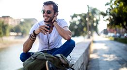 Τα καλοκαιρινά κομμάτια που παντρεύουν την άνεση με το στυλ