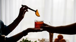 Χτίζοντας το τέλειο χριστουγεννιάτικο home bar