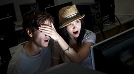 To Spotify εμφανίζει πορνογραφικά βίντεο στα αποτελέσματα της αναζήτησης