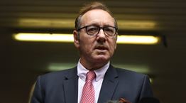 Σε άλλα νέα, ο Kevin Spacey κινδυνεύει να μείνει άστεγος με χρέη εκατομμυρίων σε νομικά έξοδα
