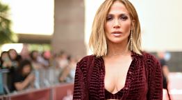Jennifer Lopez, 52 χρόνια εκρηκτικά προκλητική