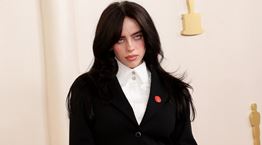 Η Billie Eilish συνεχίζει να καταρρίπτει το ένα ρεκόρ μετά το άλλο