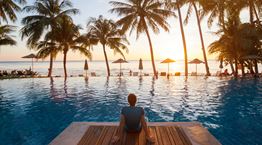 To Airbnb ψάχνει κόσμο να ταξιδεύει και να πληρώνεται