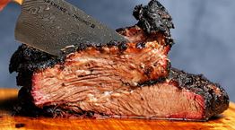 Προβατίνα και γουρ(ου)νοπούλα σε εκδοχή Po’ Boys για την Τσικνοπέμπτη