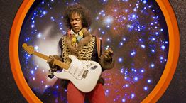 Στο σφυρί κιθάρες των Jimi Hendrix και Bob Marley