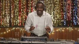 Ο Idris Elba από DJ γίνεται νταντά στο πρώτο trailer του Turn Up Charlie