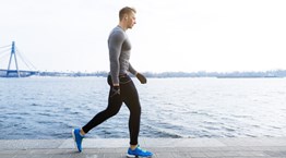 Πώς να περπατάς σωστά για να κάψεις λίπος