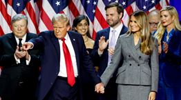 Τι δείχνει η γλώσσα του σώματος της Melania στη νικητήρια ομιλία του Donald Trump