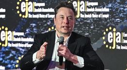Ο Elon Musk λέει ότι η κοινωνία εστιάζει πολύ στον ρατσισμό