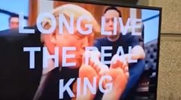 Ο Donald Trump φιλά τα πόδια του Elon Musk σε βίντεο που δημιουργήθηκε από χάκερς