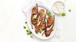 Το αρνί πέρα από τον οβελία