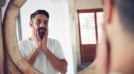 5 παρενέργειες που προκαλεί το άγχος στο πρόσωπο