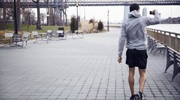 Urban trekking: Ο μακρύς περίπατος στην πόλη έγινε παγκόσμια τάση