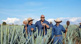 Γιατί οι celebrities το γύρισαν στην τεκίλα